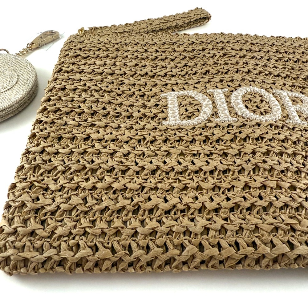 Dior Solar Limited-Edition Summer Raffia Pouch - Picture 2 of 8